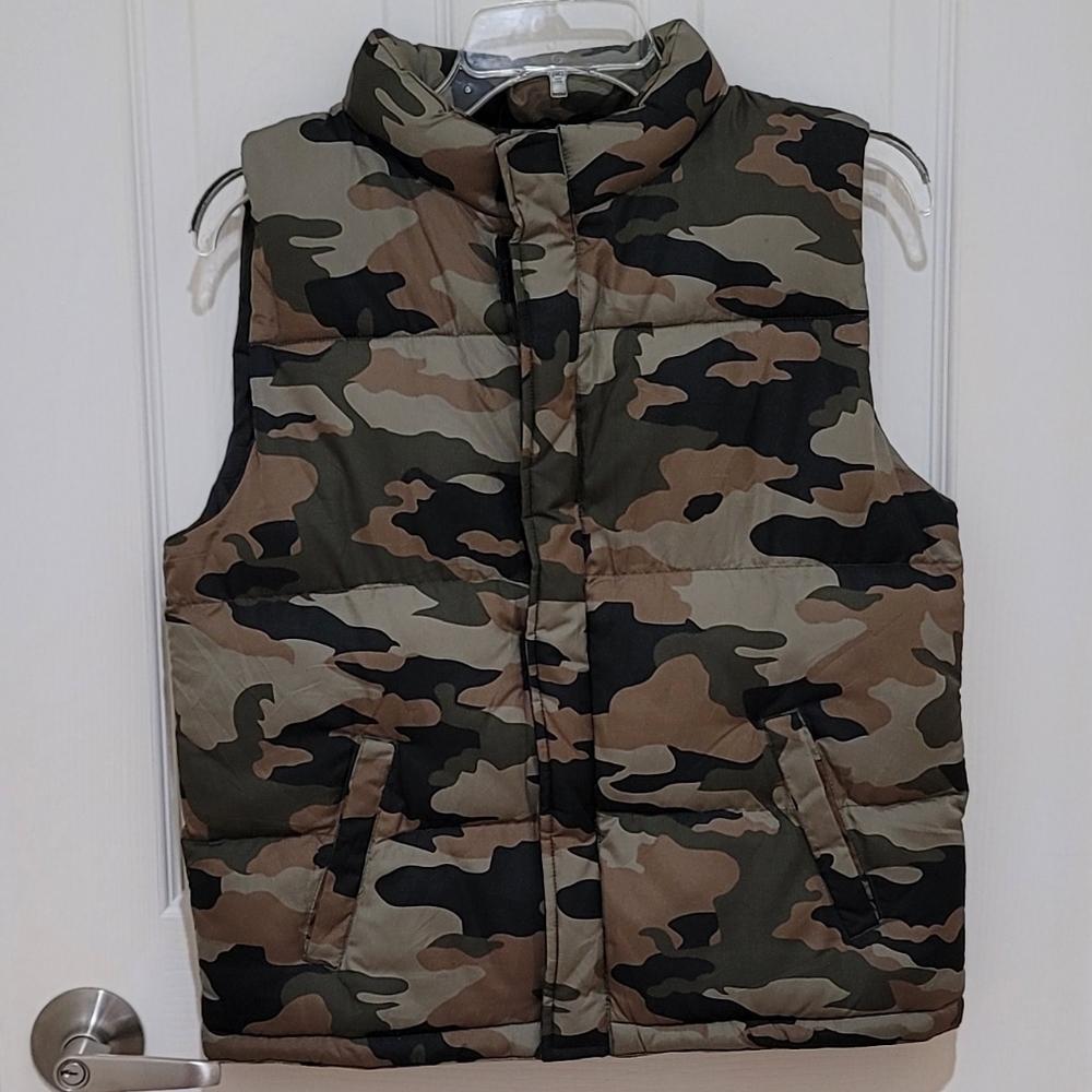 Athletic Works Boys Camo Puffer Vest & Camo Beanie